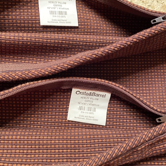 Set of 2 Crate and Barrel pillow covers - Picture 4 of 8